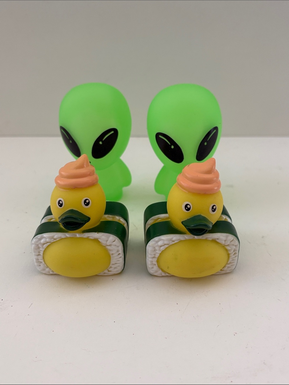 Yellow Duck Sushi Toy Playset with Green Alien Figures